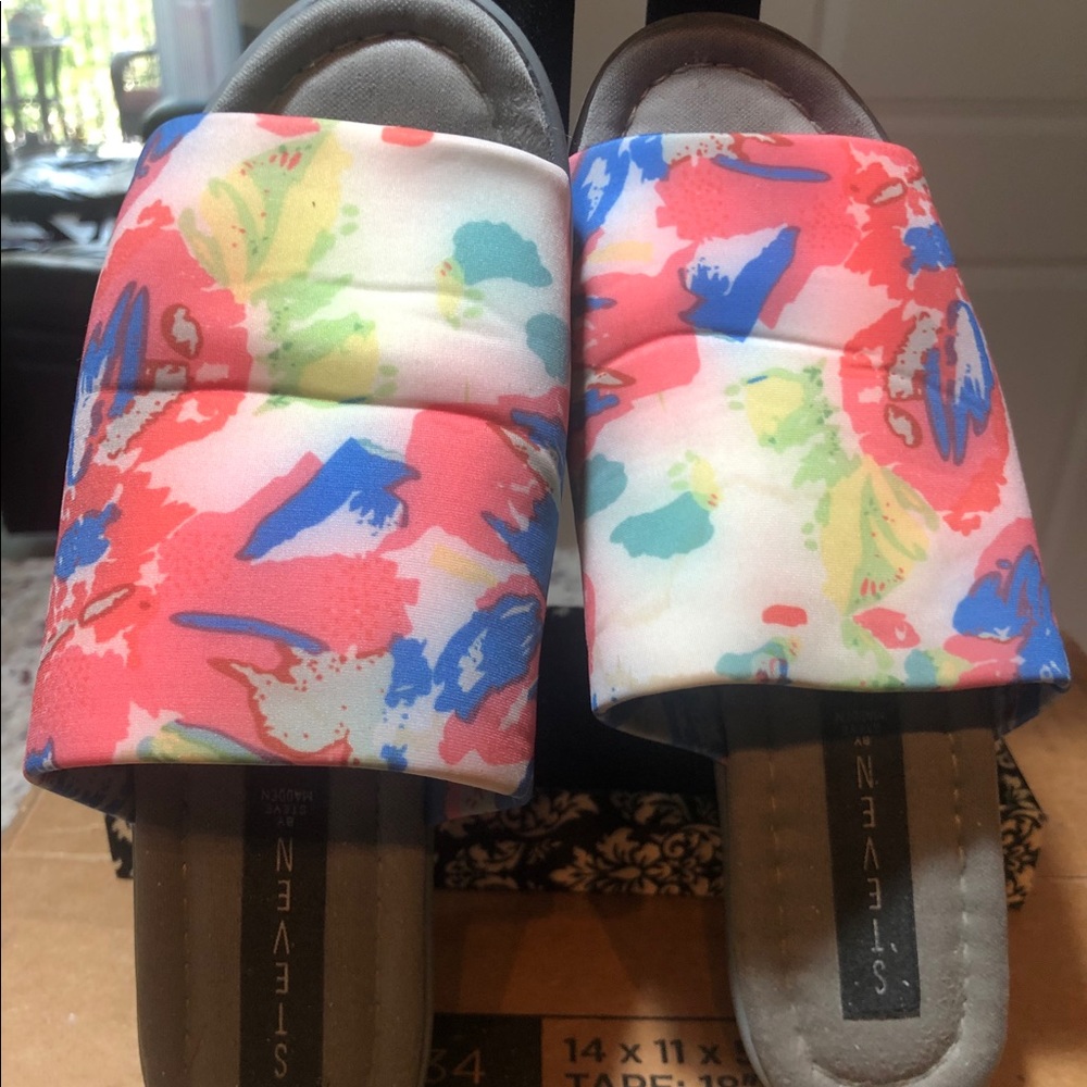 Steve Madden springtime flower 🌺 wedges